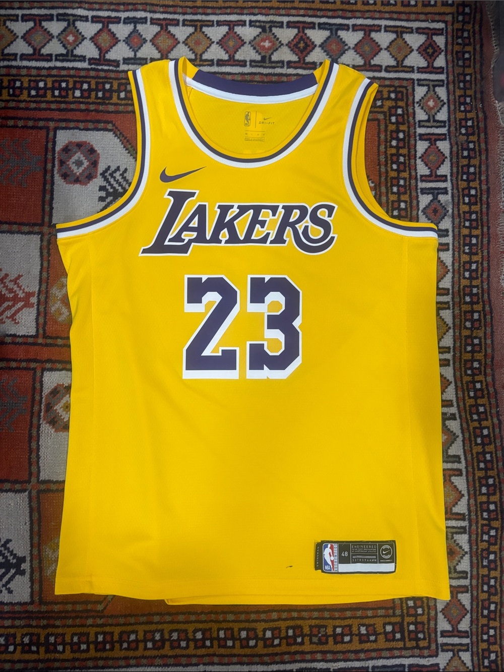 Nike Lakers LeBron James Swingman Jersey